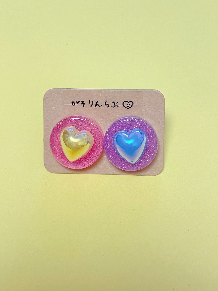 ハートのキラキラピアス