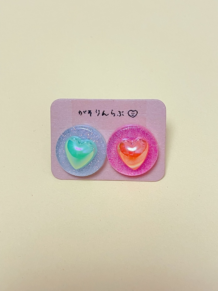 ハートのキラキラピアス