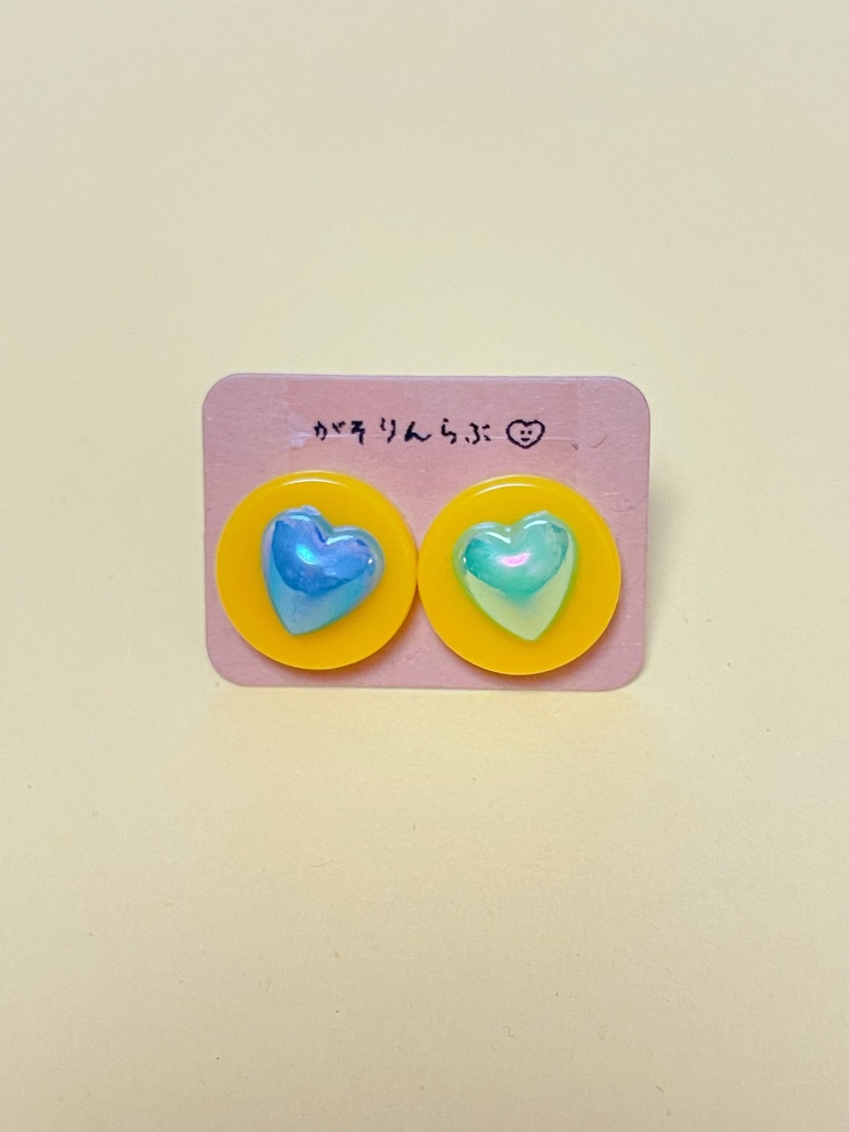 ハートのカラフルピアス