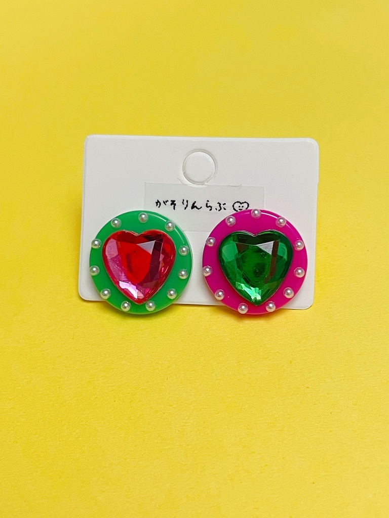 きらきらハートのカラフルピアス