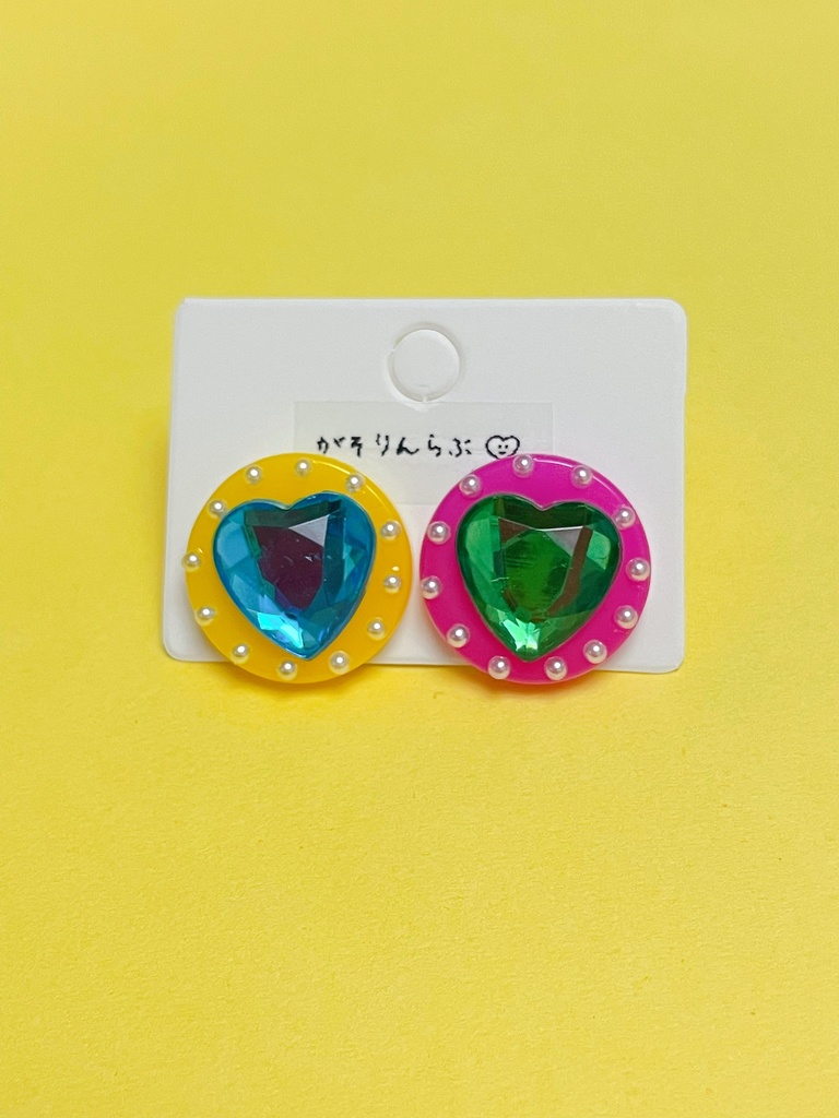きらきらハートのカラフルピアス