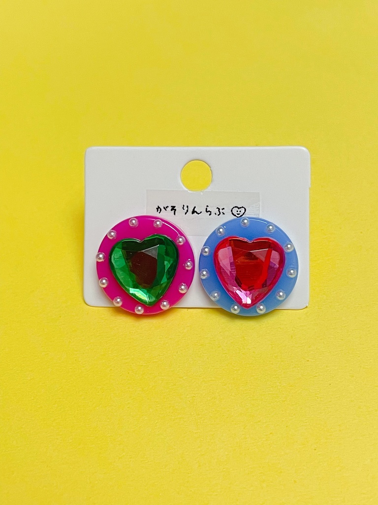 きらきらハートのカラフルピアス