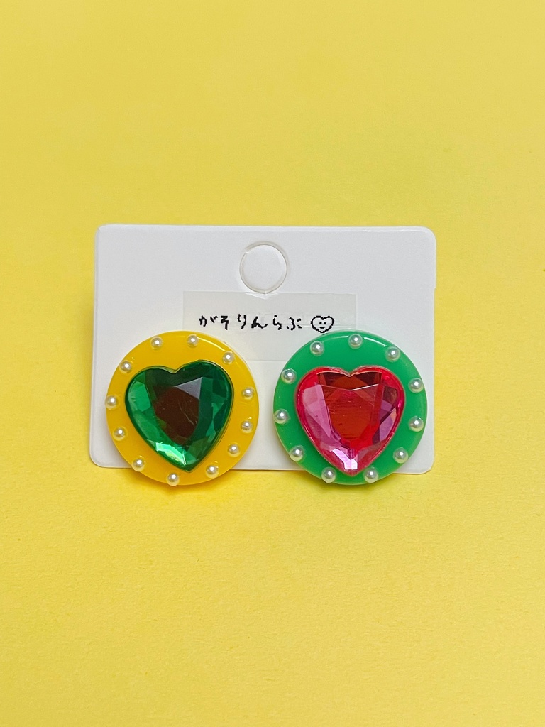 きらきらハートのカラフルピアス