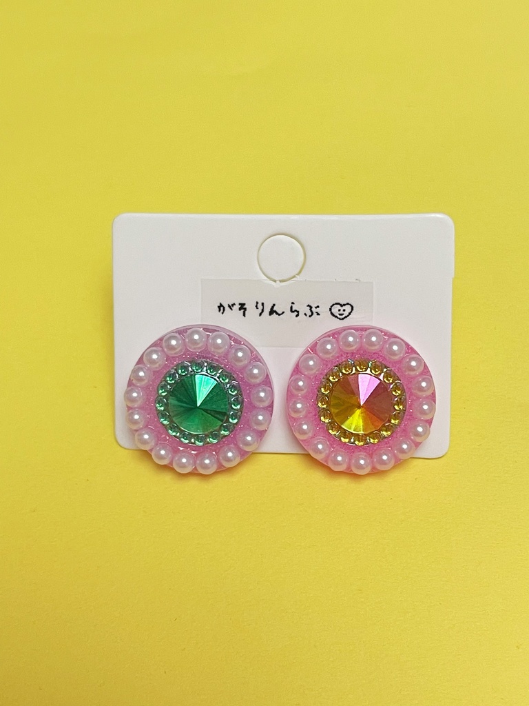 キラキラできゅるんとしたピアス