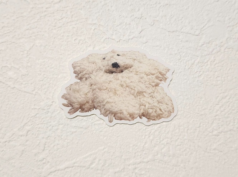 ダイカットステッカー／ひらたい いぬ