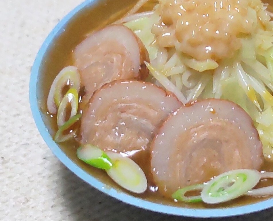 約1/6サイズ　ミニチュアフード　こってり背脂野菜大盛り醤油豚骨ラーメン