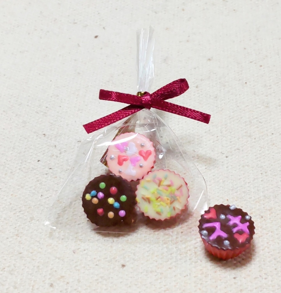 約1/3サイズくらい？　ミニチュアフード　手作りチョコレート