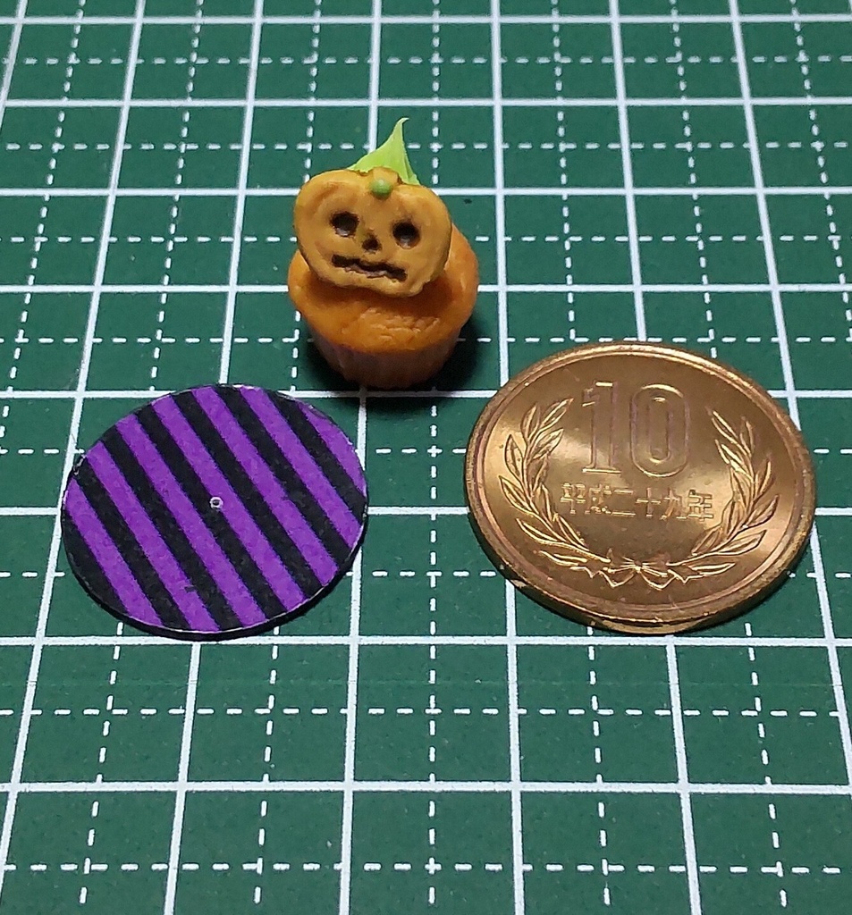 約1/6サイズ　ミニチュアフード　ハロウィン　カップケーキ　カボチャ🎃