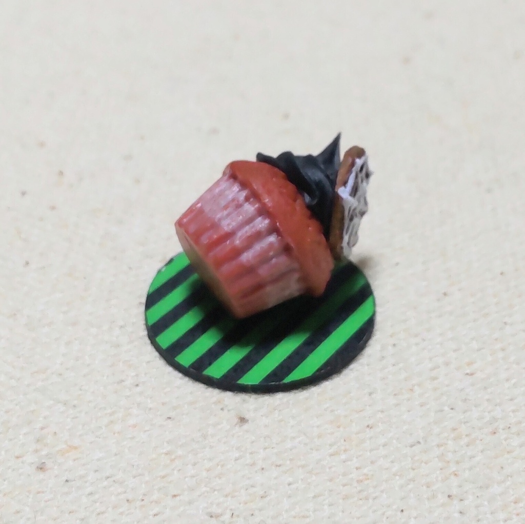 約1/6サイズ　ミニチュアフード　ハロウィン　カップケーキ　クモの巣