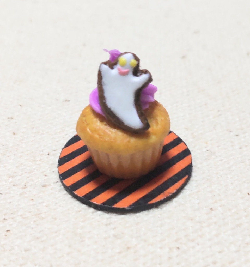 約1/6サイズ　ミニチュアフード　ハロウィン　カップケーキ　おばけ👻