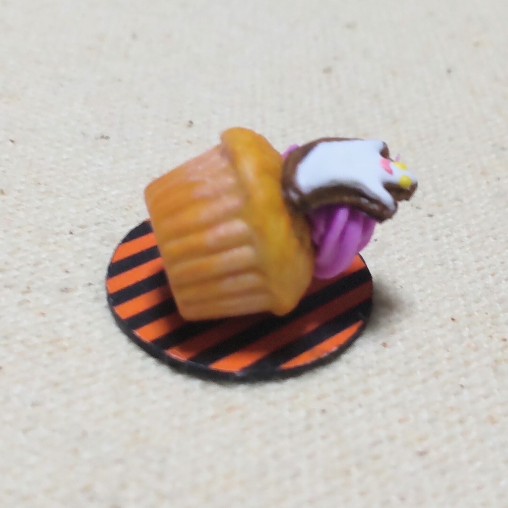 約1/6サイズ　ミニチュアフード　ハロウィン　カップケーキ　おばけ👻