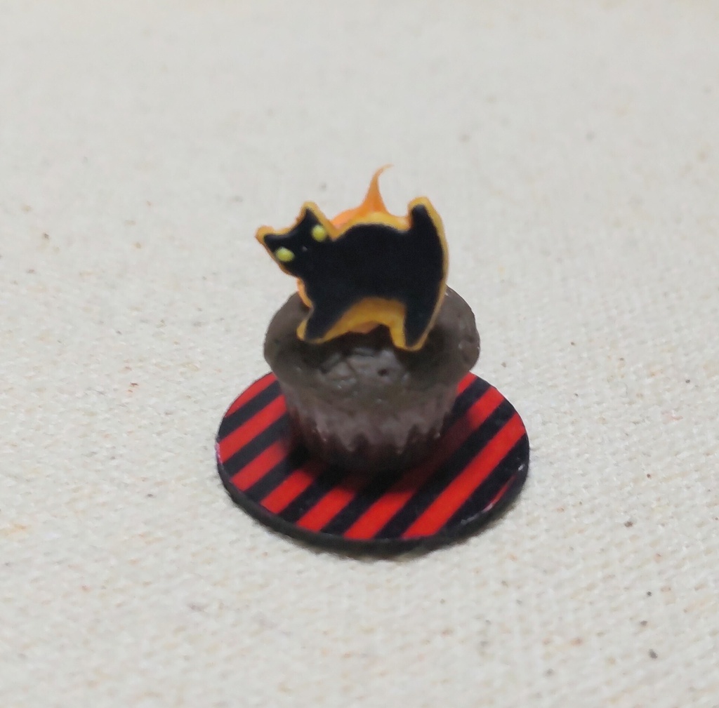 約1/6サイズ ミニチュアフード ハロウィン カップケーキ 黒猫