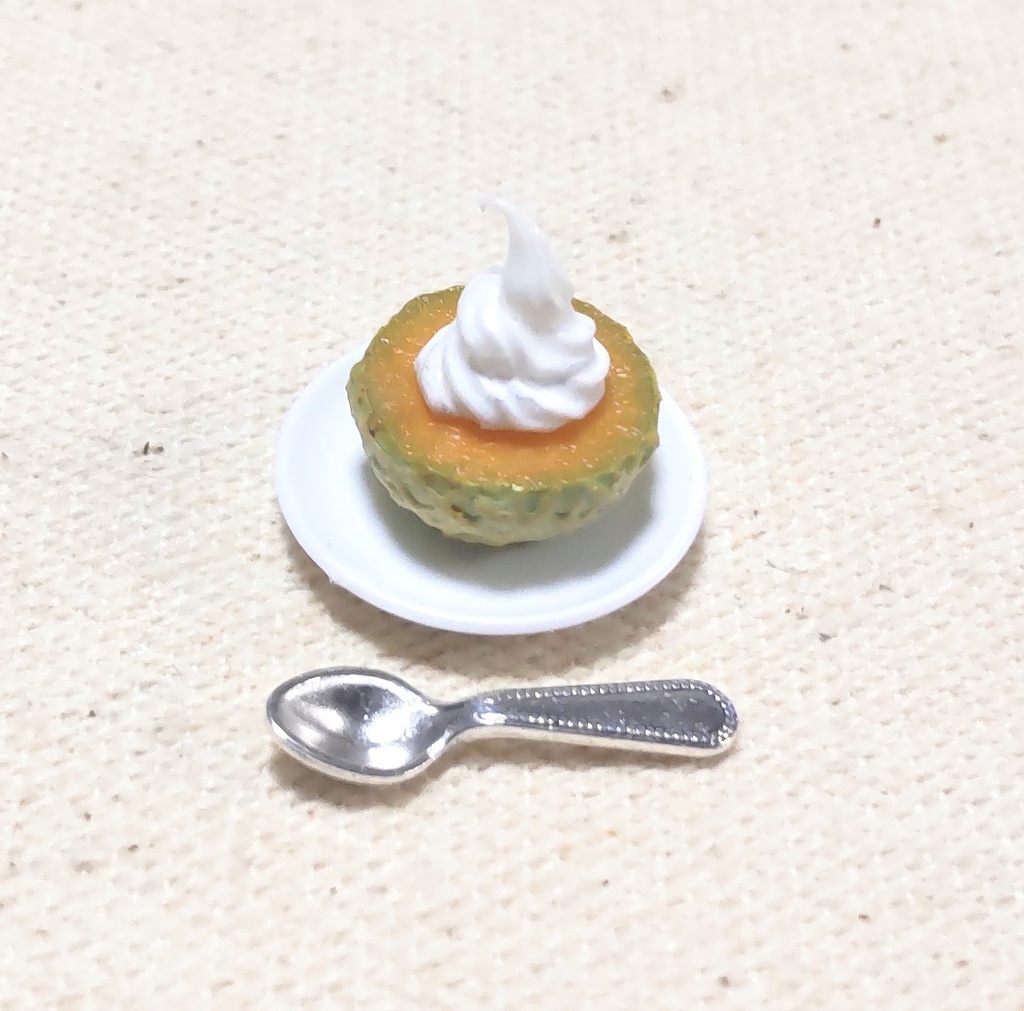 約1/12サイズ ミニチュアフード メロンソフトクリーム