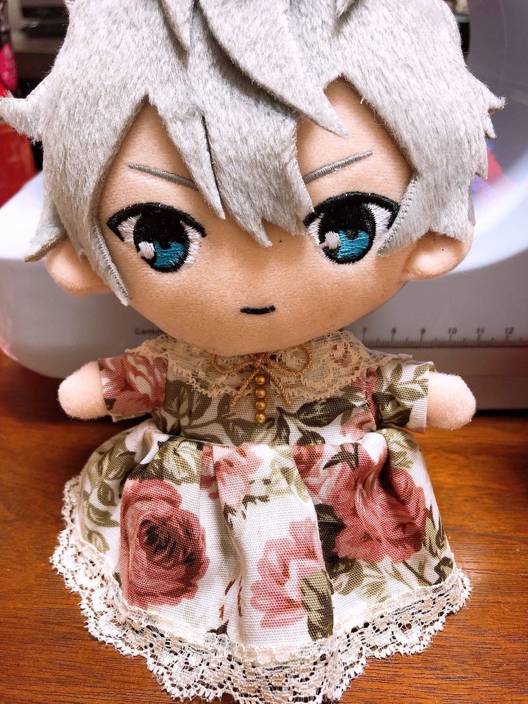 ぬい服 花柄ワンピースボタン4つ