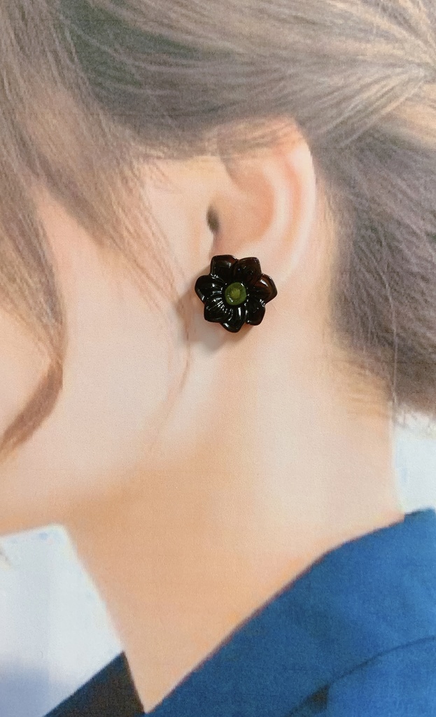 ハンドメイド シンプルなフラワーピアス