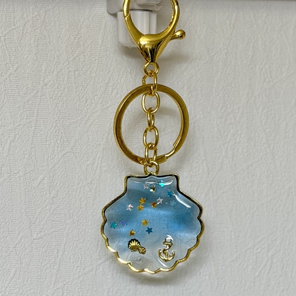 星くずが海に落ちて貝になったキーホルダー