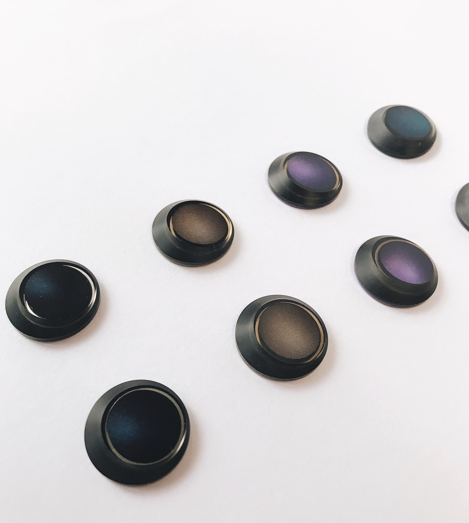 ブラックシックボタンイヤリング(ピアス)