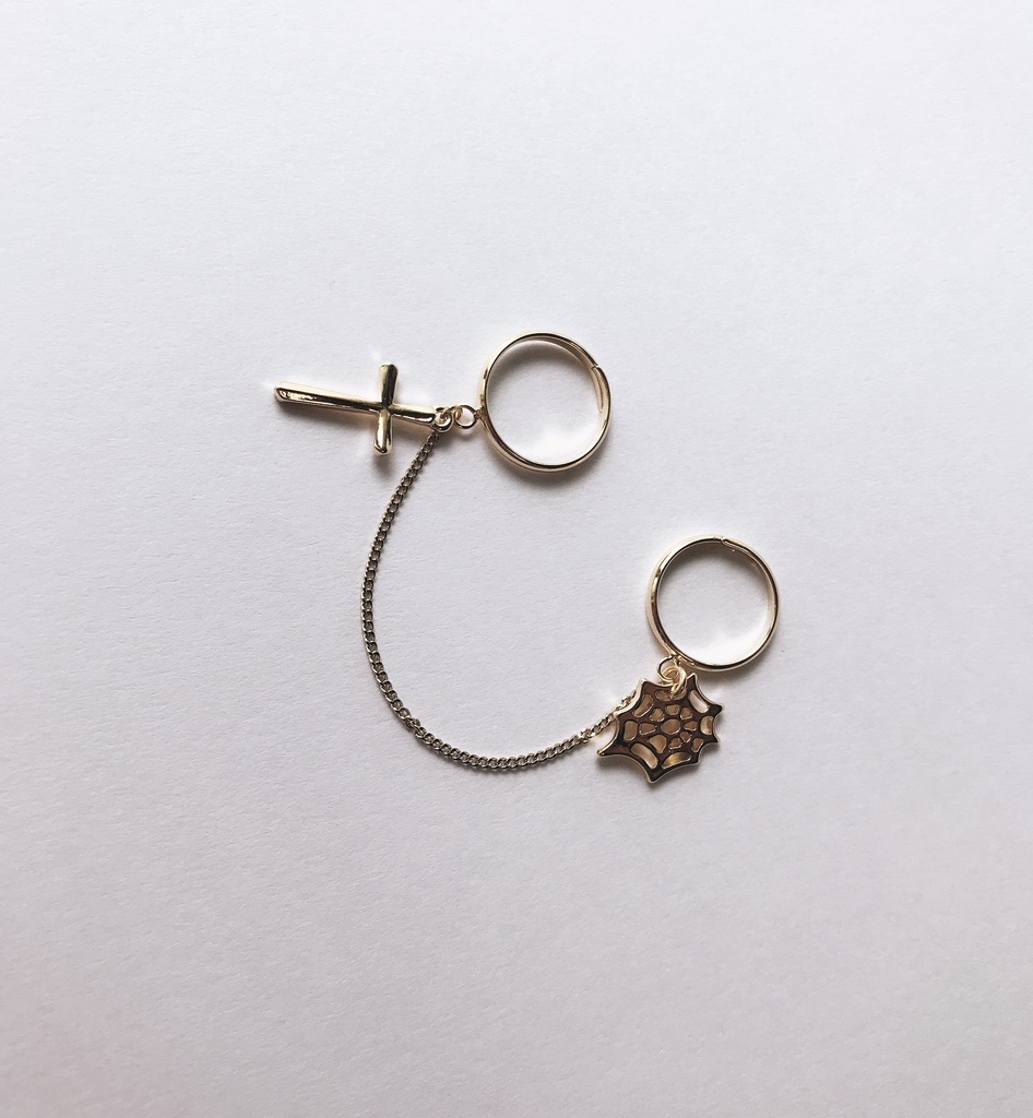 十字架と蜘蛛の巣チェーンリング