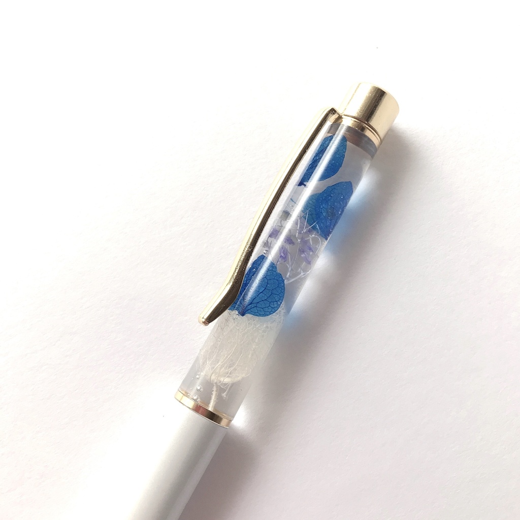 ハーバリウムボールペン（白×青） - 水想 -suisou- - BOOTH
