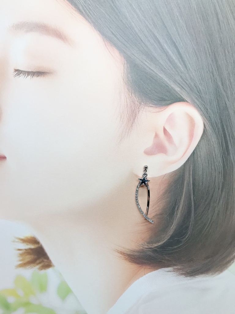 (両耳用)蒼い流れ星イヤリング*ピアス*