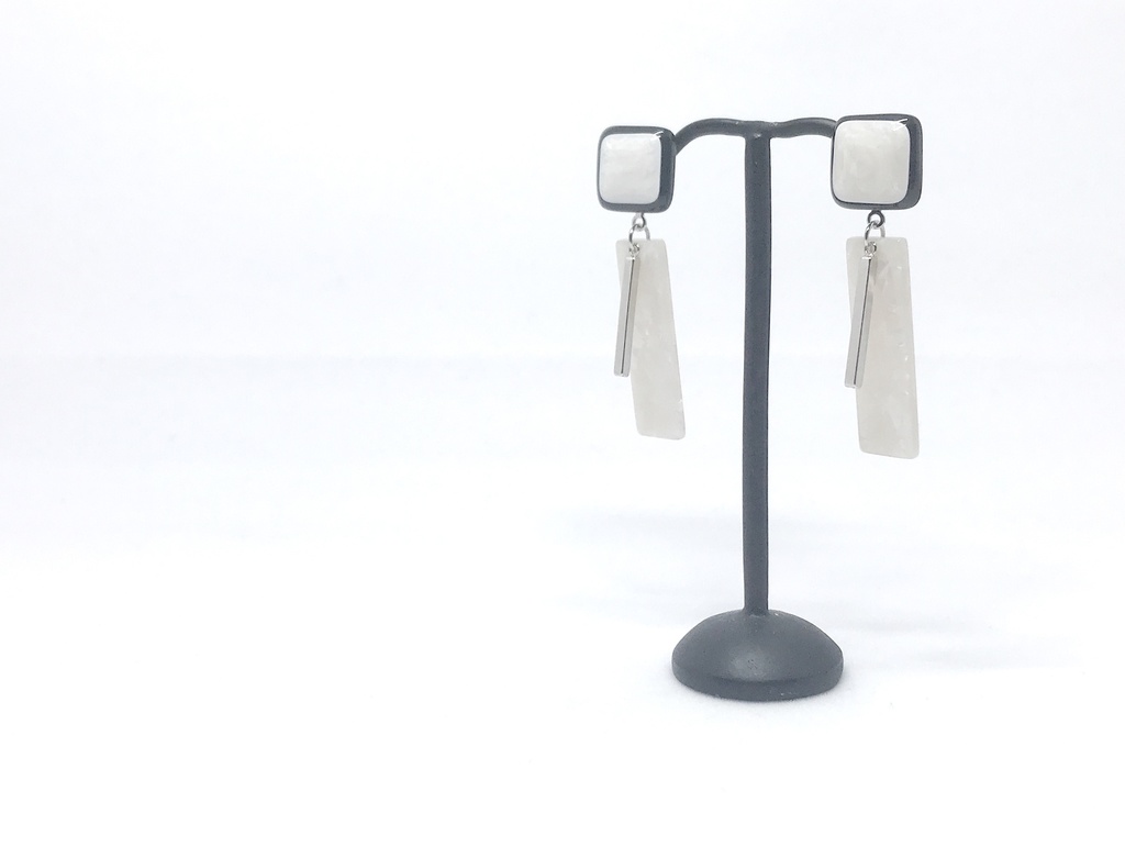 白いイヤリング*ピアス*(ねこ、グレー、メタル)