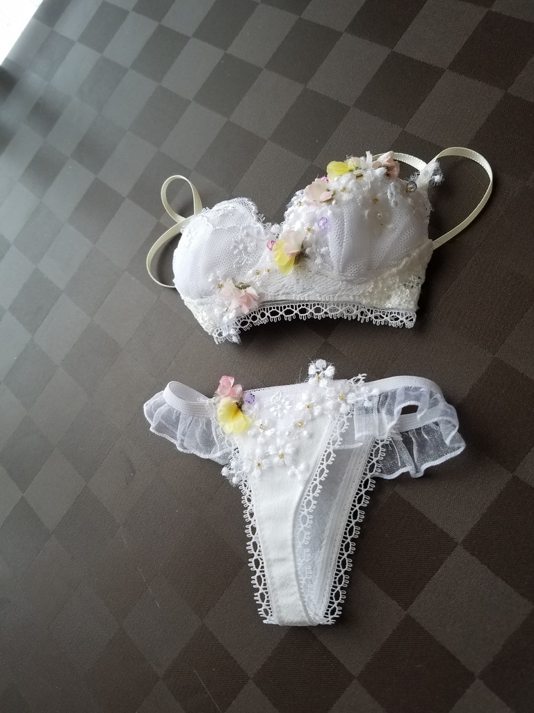 お花をたくさん縫い付けたランジェリー　SDgr DDのM胸用