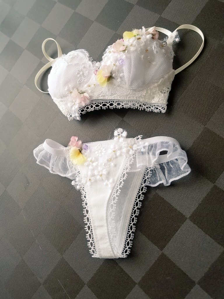 お花をたくさん縫い付けたランジェリー　SDgr DDのM胸用