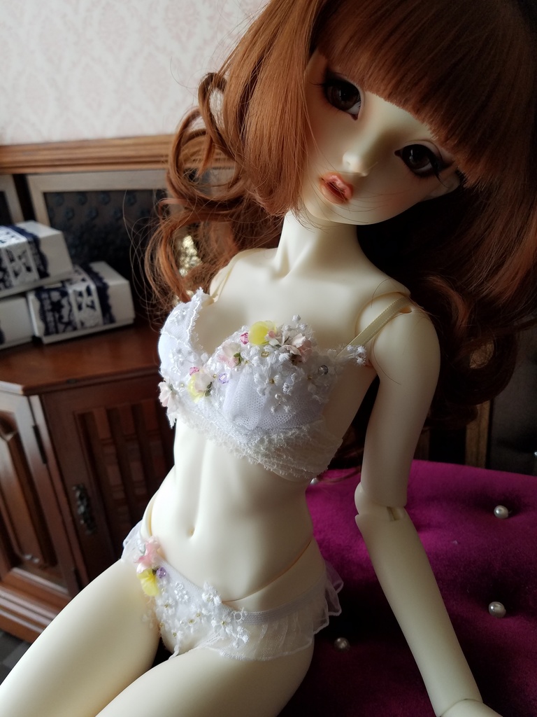 お花をたくさん縫い付けたランジェリー　SDgr DDのM胸用