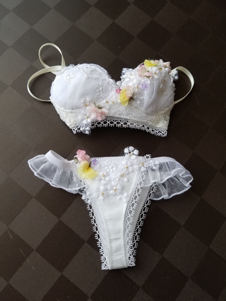 お花をたくさん縫い付けたランジェリー　SDgr DDのM胸用