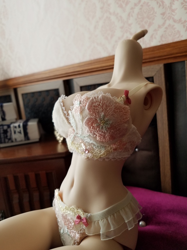DD　L胸対応　刺繍ランジェリーピンク