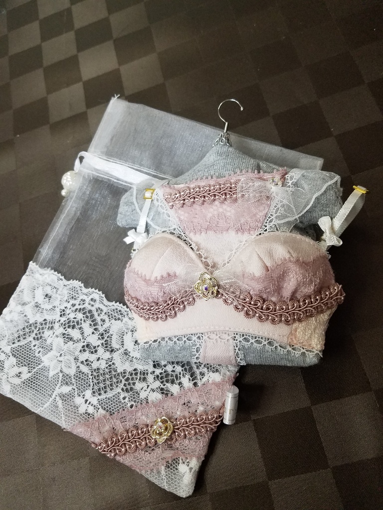 ランジェリーセット+専用収納袋 銀色カメリア+スモーキーピンクブレード