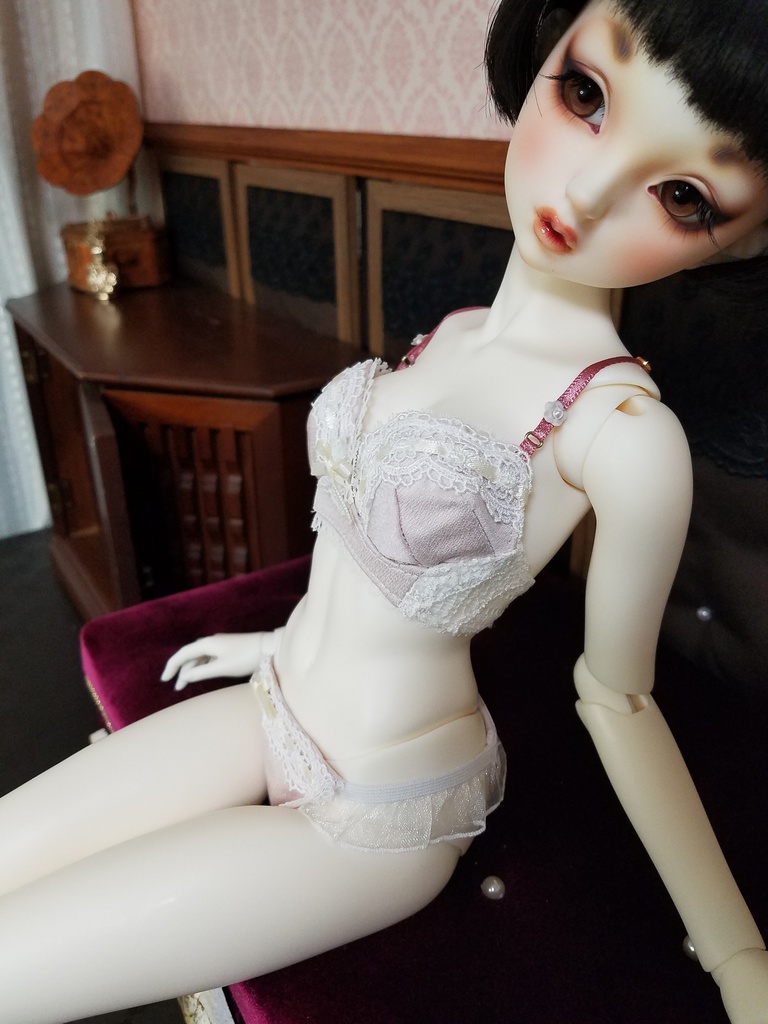 ランジェリーセット　薄ピンクシルク＋白サテンリボン