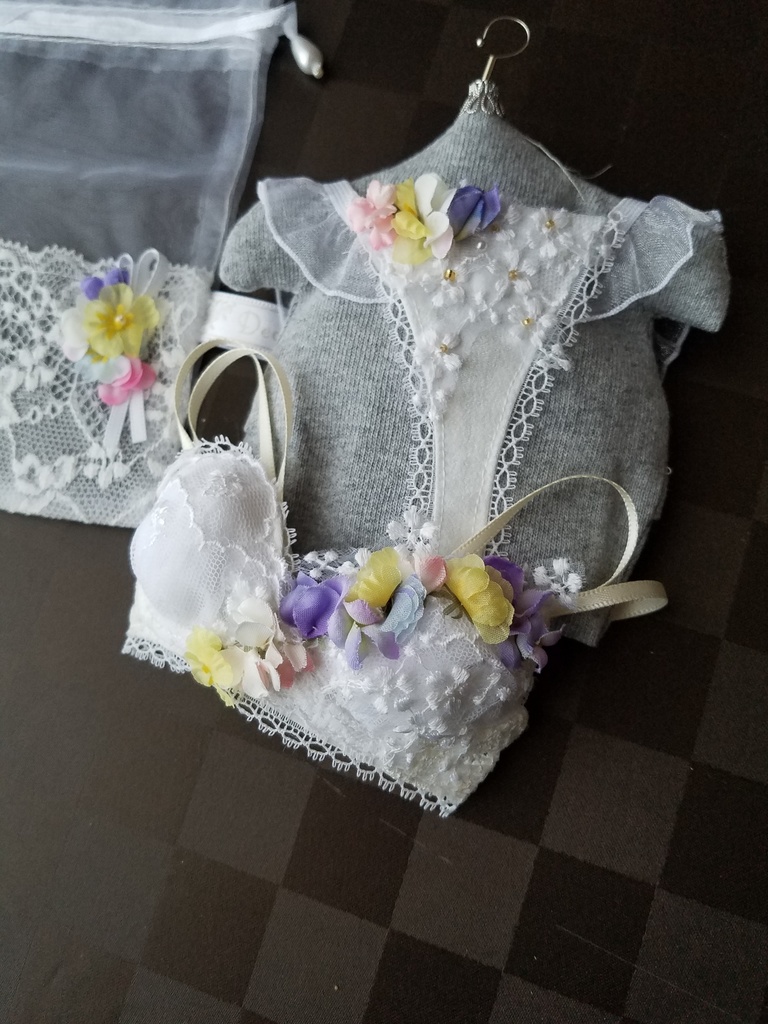 お花たくさん縫い付けました ランジェリーセット+専用収納袋