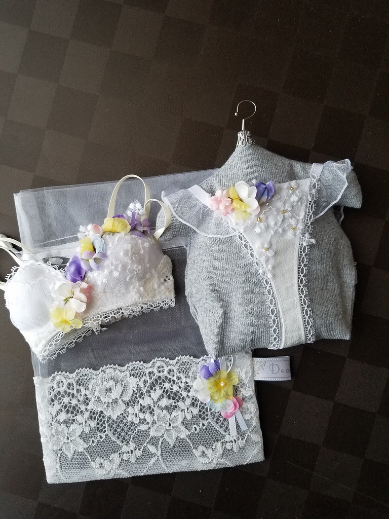 お花たくさん縫い付けました　ランジェリーセット＋専用収納袋　