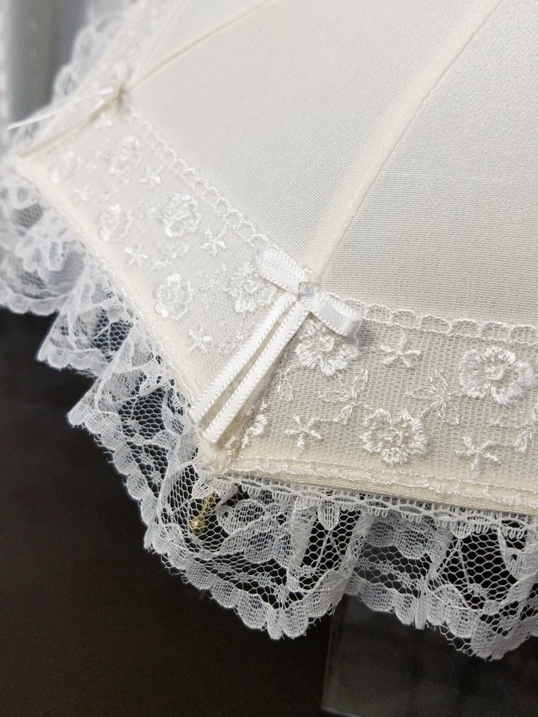 A白のパラソル　＋収納袋付き