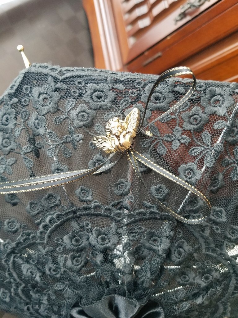 E:黒レース花刺繍　天使のボタン　＋収納袋付き