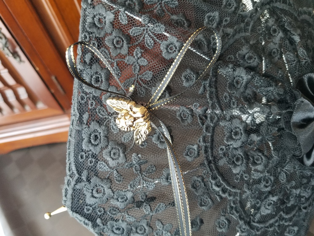 E:黒レース花刺繍　天使のボタン　＋収納袋付き