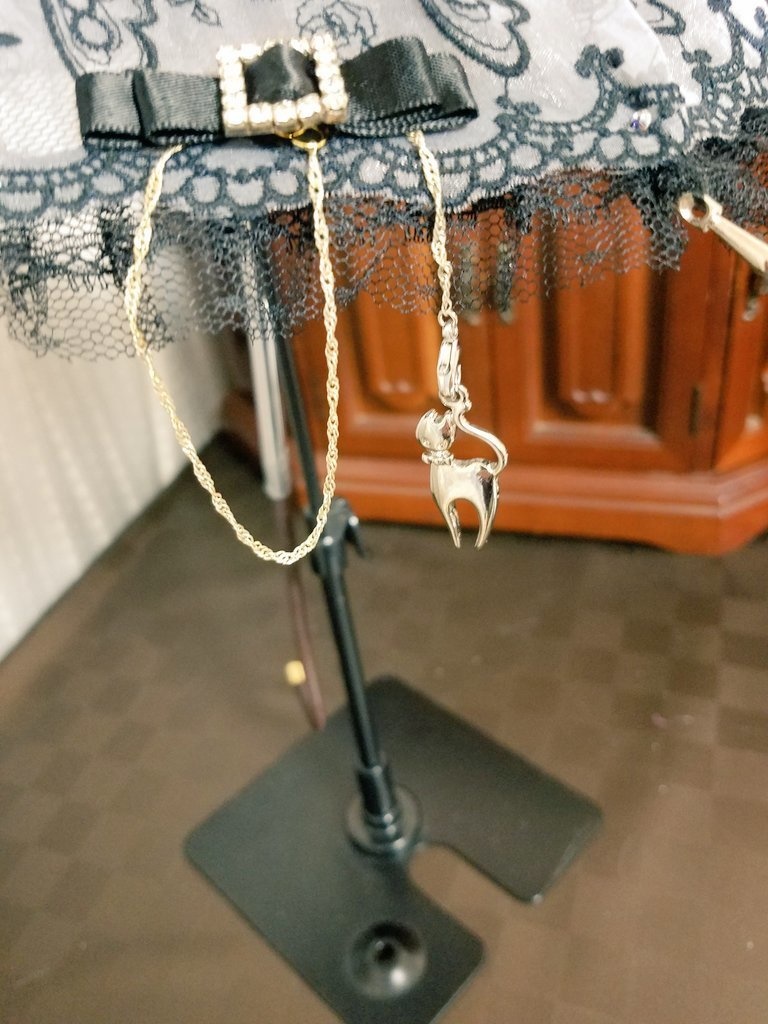 猫の日　蝶と薔薇の刺繍レース　猫チャーム付き