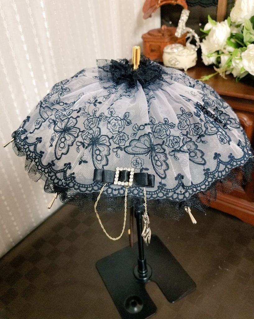 猫の日　蝶と薔薇の刺繍レース　猫チャーム付き