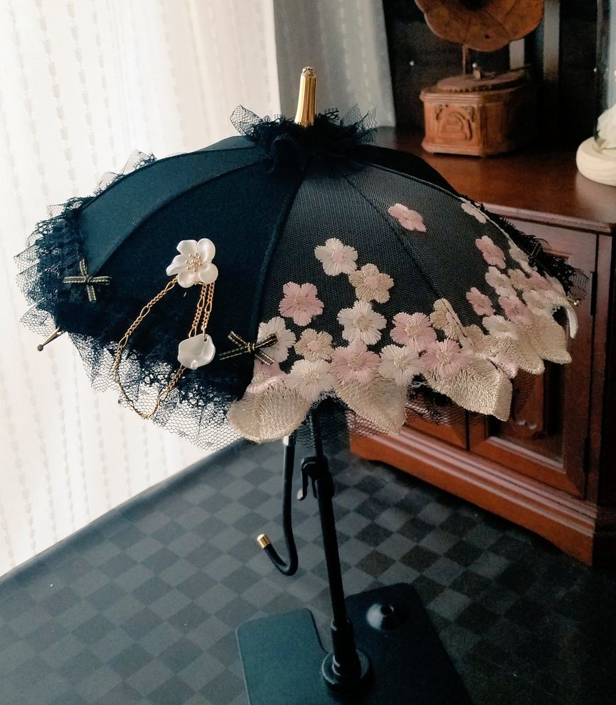 黒シルクベース　薄ピンク刺繍チュールレース　