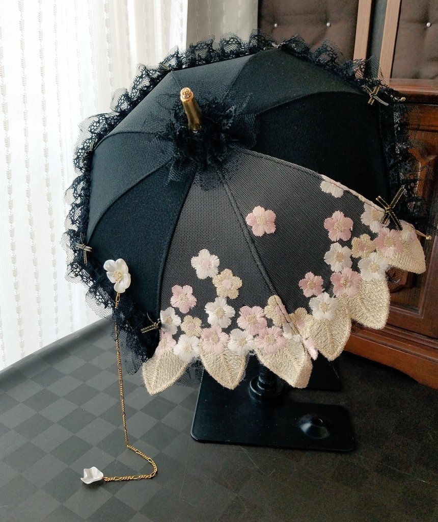 黒シルクベース　薄ピンク刺繍チュールレース　