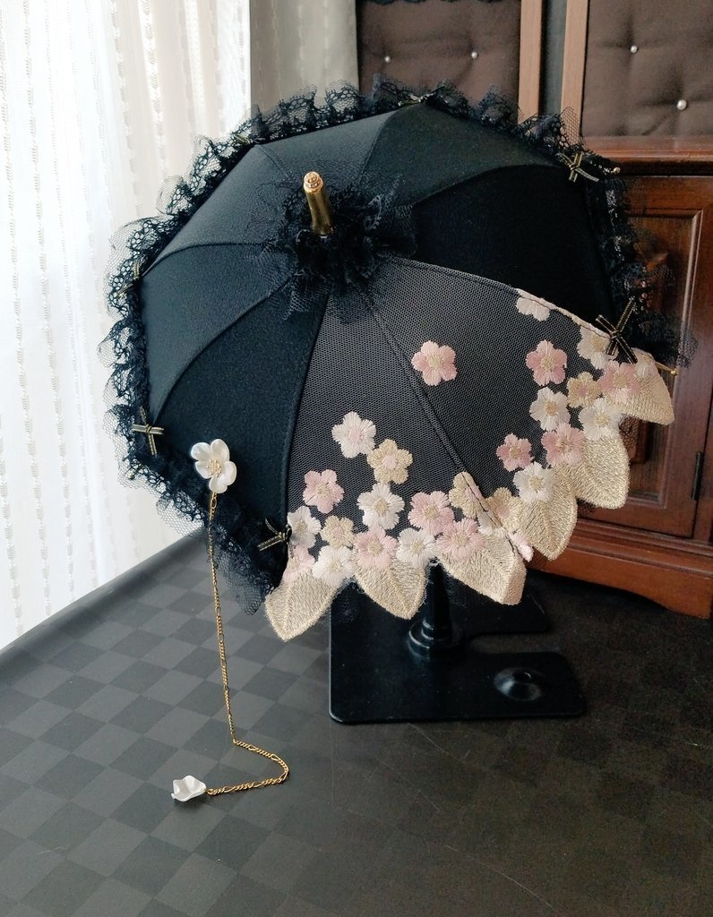 黒シルクベース　薄ピンク刺繍チュールレース　