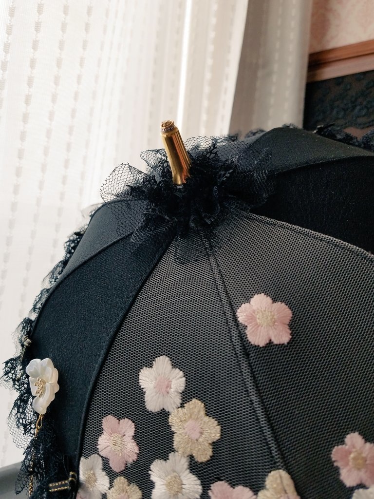 黒シルクベース　薄ピンク刺繍チュールレース　