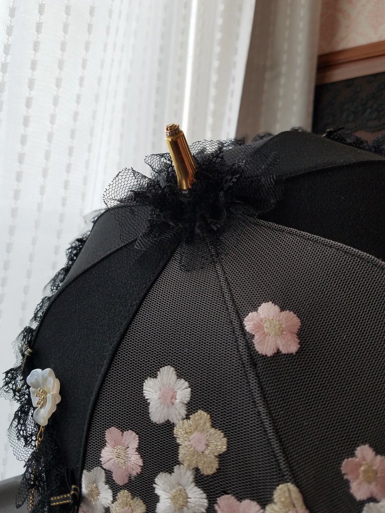 黒シルクベース　薄ピンク刺繍チュールレース　