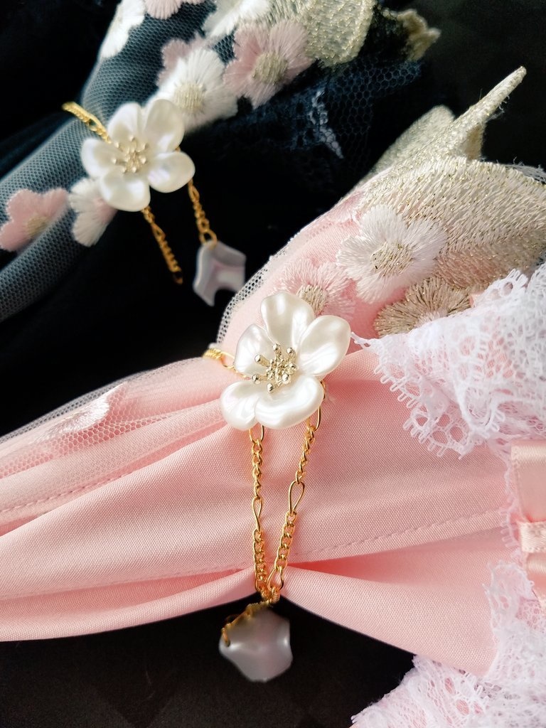 ピンクシルクベース　薄ピンク刺繍レース　