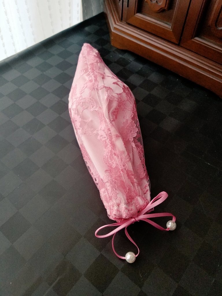 銀箔桜押しシルクベース　内側に　薄ピンク刺繍レース　