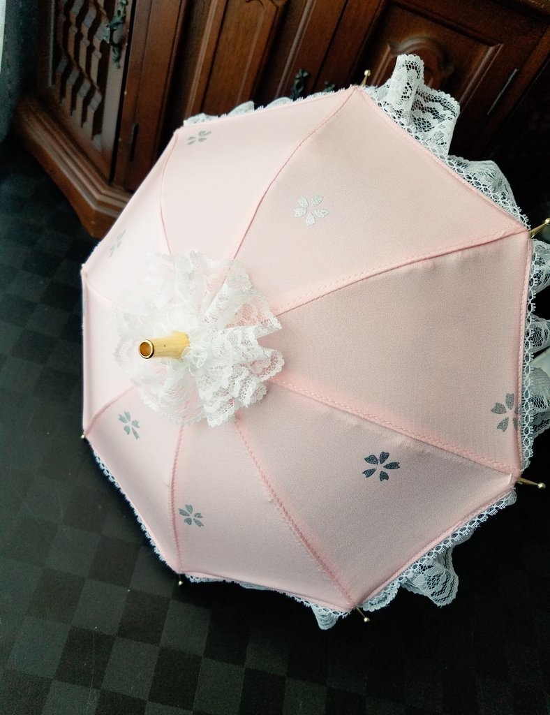 銀箔桜押しシルクベース　内側に　薄ピンク刺繍レース　