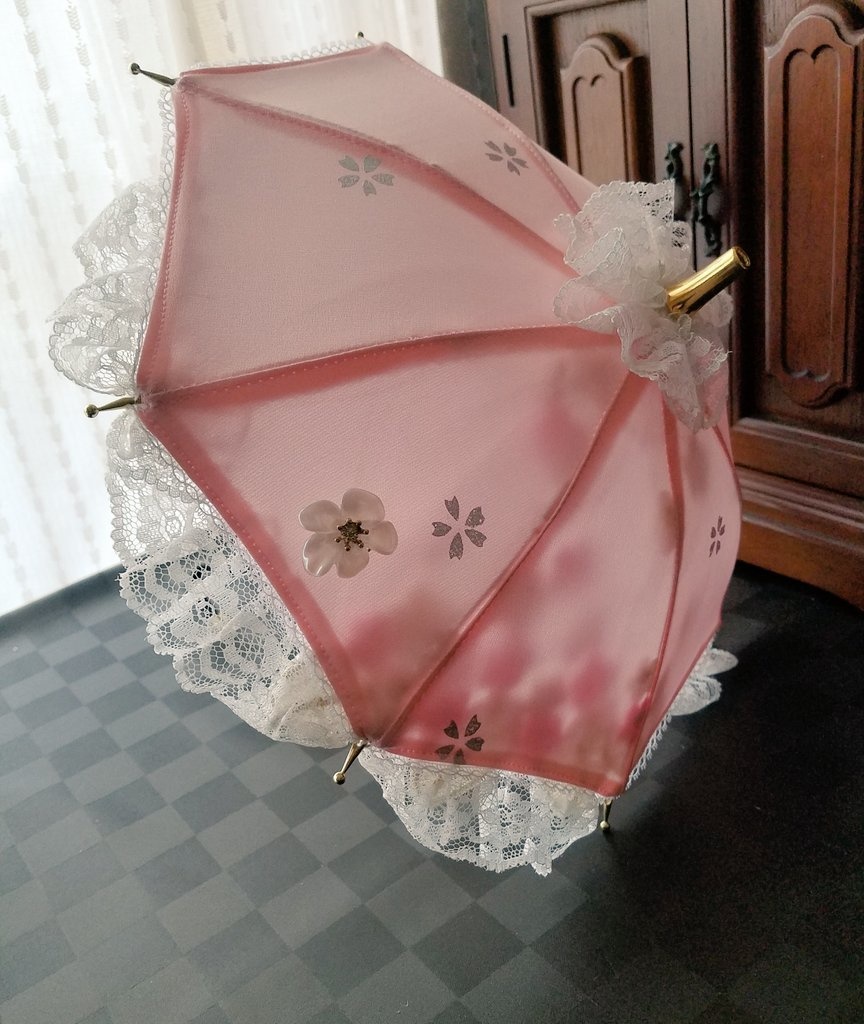 銀箔桜押しシルクベース　内側に　薄ピンク刺繍レース　