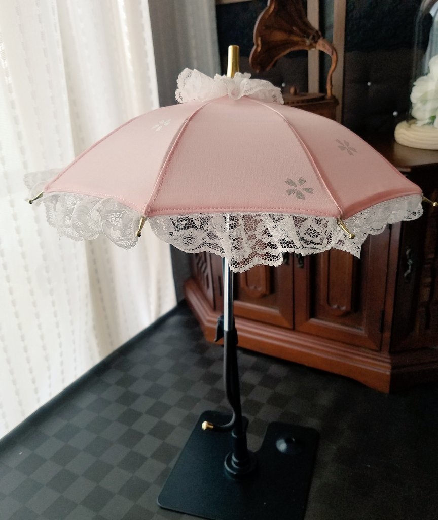 銀箔桜押しシルクベース　内側に　薄ピンク刺繍レース　