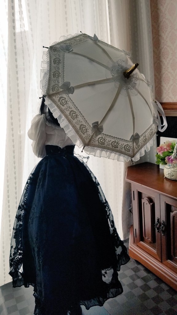 オフホワイト　シルク生地＋白薔薇の刺繍レース　リボンパラソル
